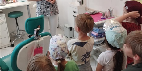 Wizyta przedszkolaków w gabinecie stomatologicznym