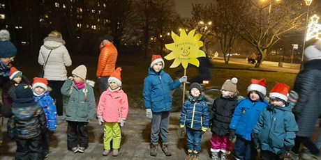 Powiększ grafikę: Parada świąteczna przedszkolaków na Zaspie  5.12.22r.